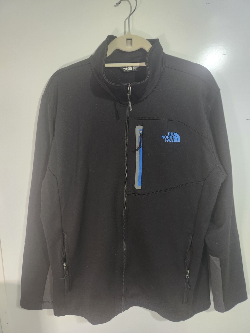 The North Face Men’s Black Full-Zip Jacket with Blue Zip Accen,size XL